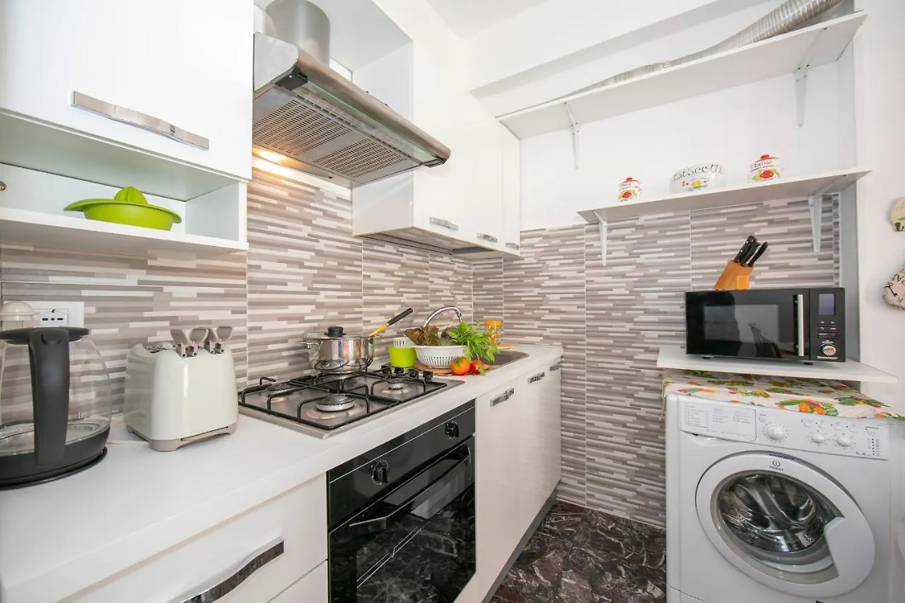 Bilo Lungomare 80Mt From Sea Apartment Albenga
